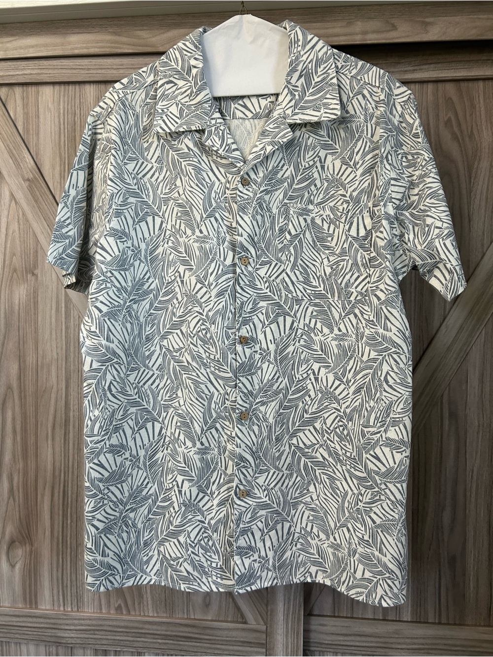 Casual Short-Sleeve Leaf Print Button-Down Shirt - White & Gray